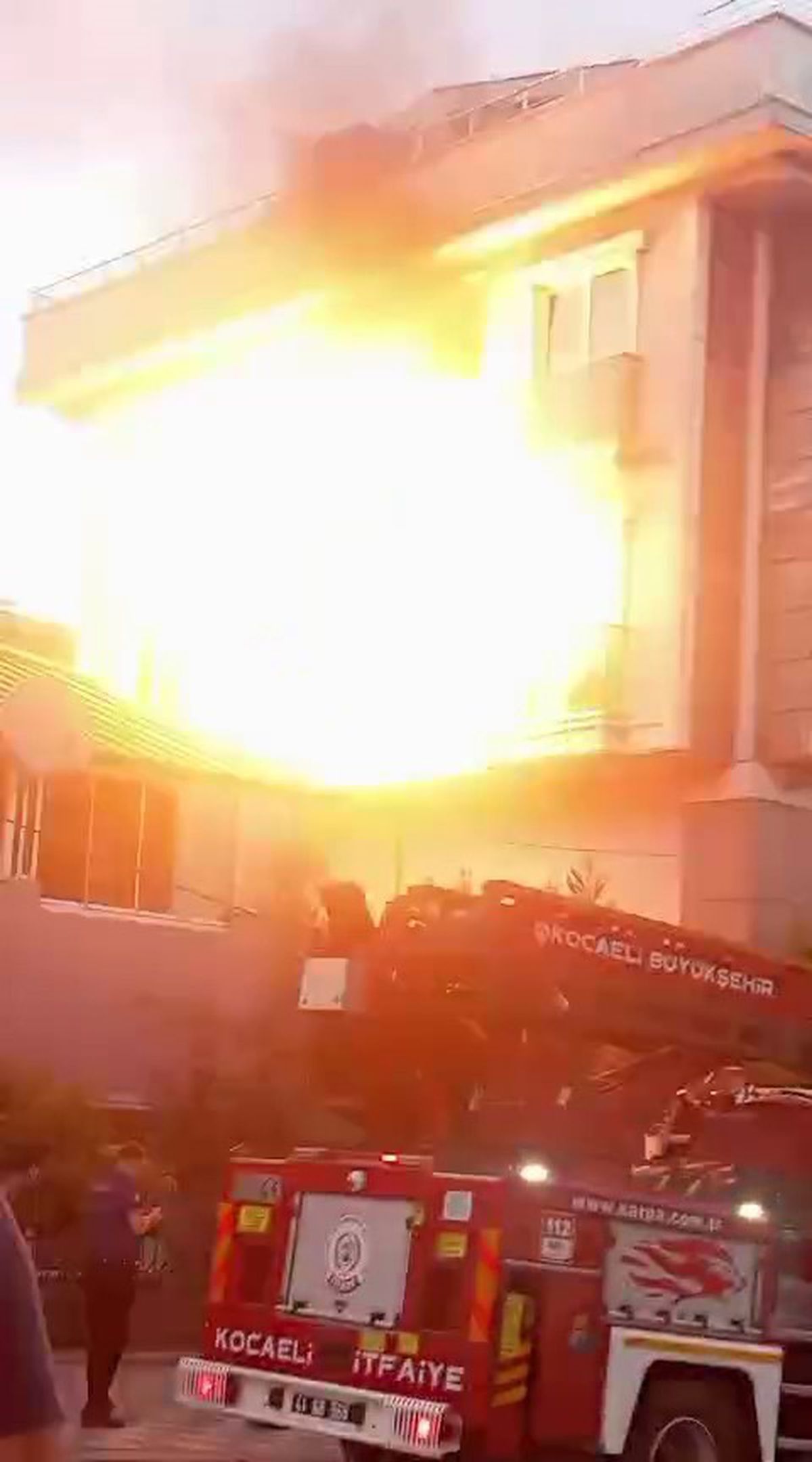 Darıca'da yangın sırasında patlama paniği