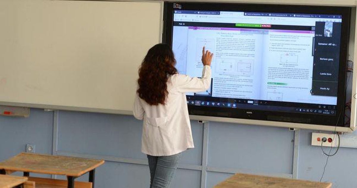 Öğretmenlerin önlük giymesi zorunlu mu? MEB 2026-2027 öğretmenlerde kılık kıyafet kuralı nasıl uygulanacak?