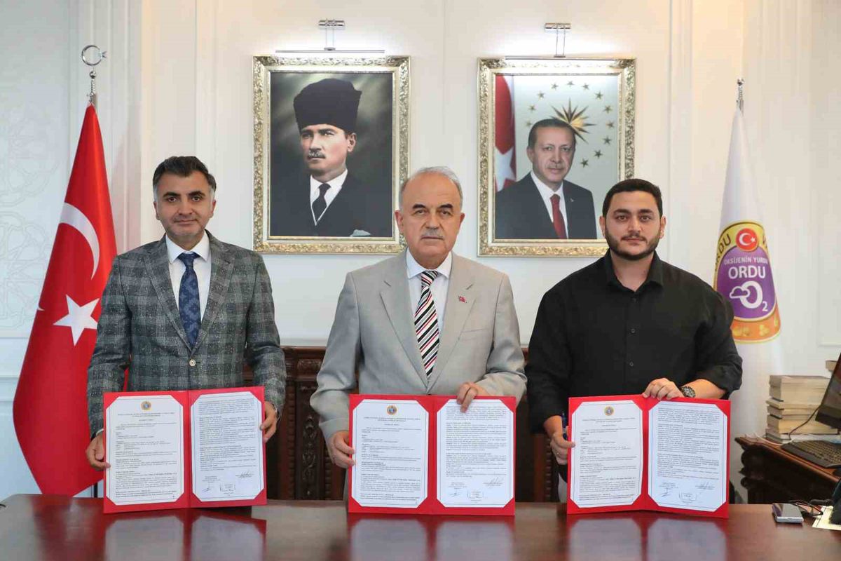 Başöğretmen Lisesi'ne Hayırseverden Modern Kütüphane