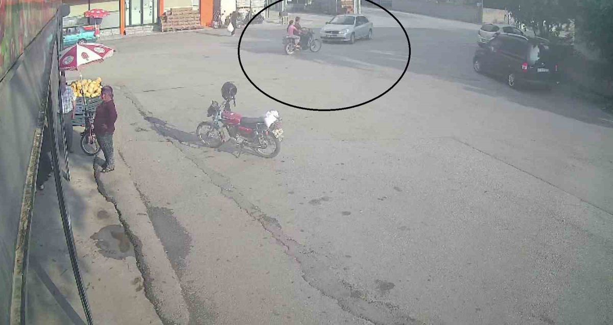 Hatay'da Motosiklet-Otomobil Çarpıştı: 2 Yaralı