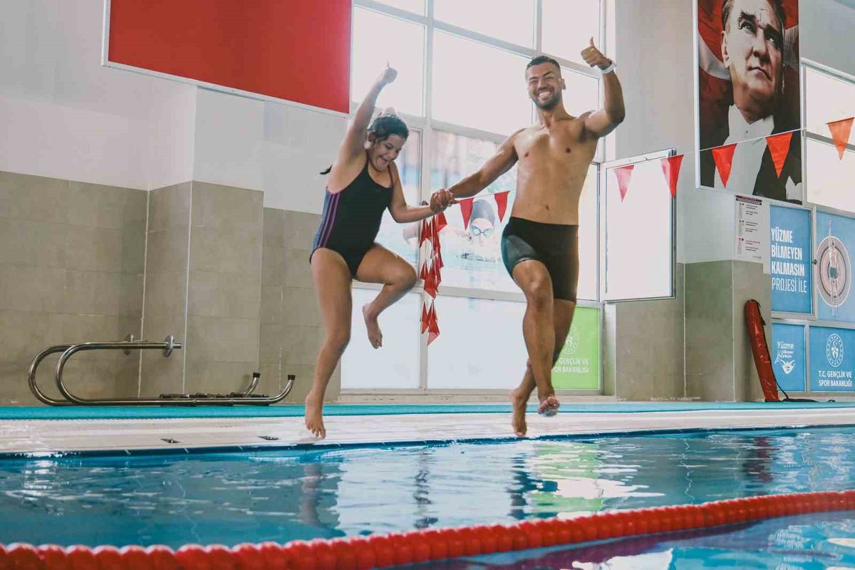 Aydın'da Özel Sporcular Yüzme ile Buluşuyor