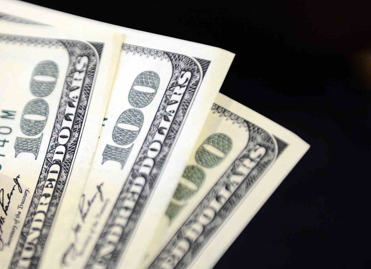 Dolar ve euro güne rekorla başladı