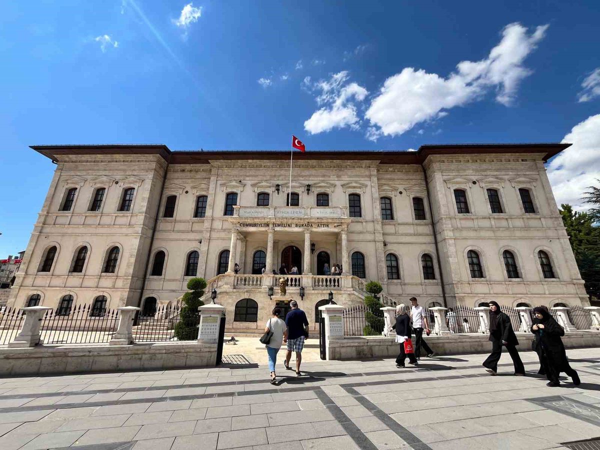 Sivas Kongre Müzesi yoğun ilgi görüyor