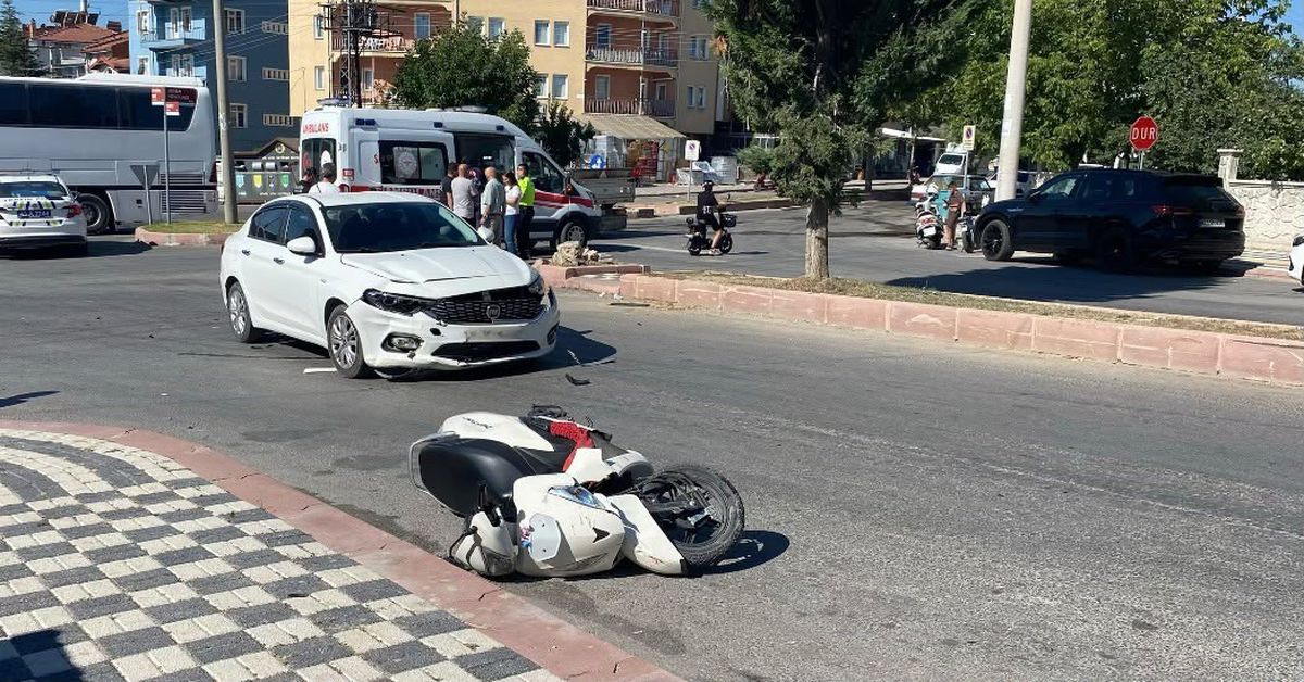 Tavşanlı'da Motosiklet ile Otomobil Çarpıştı: 1 Yaralı