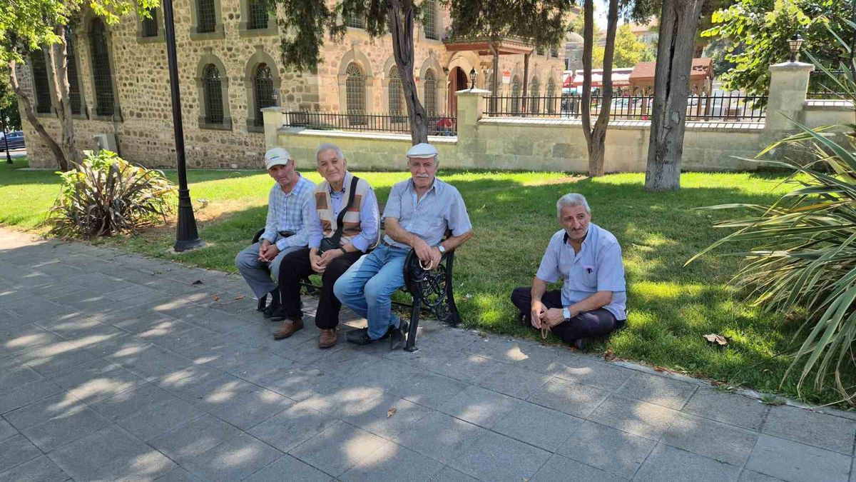 Tekirdağ'da Bunaltıcı Sıcak: Vatandaşlar Gölgeliklere Akın Etti