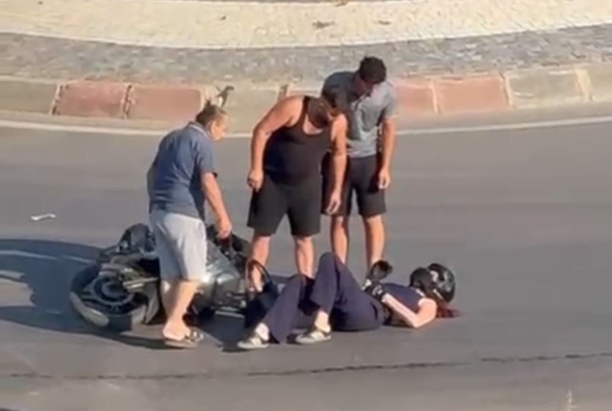 Edirne'de Tır-Motosiklet Çarpıştı: Sürücü Yaralandı