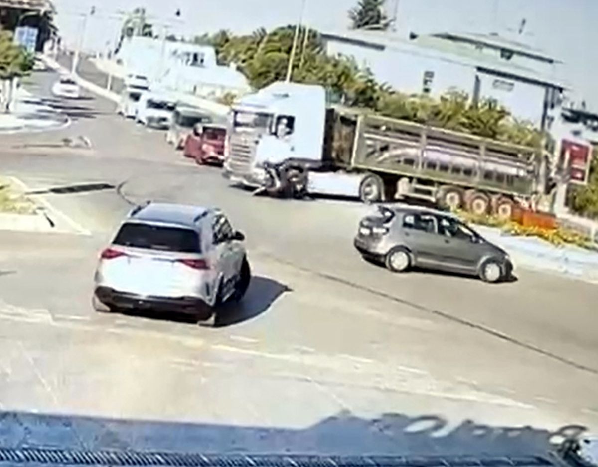 Edirne'de TIR motosiklete çarptı: 1 yaralı