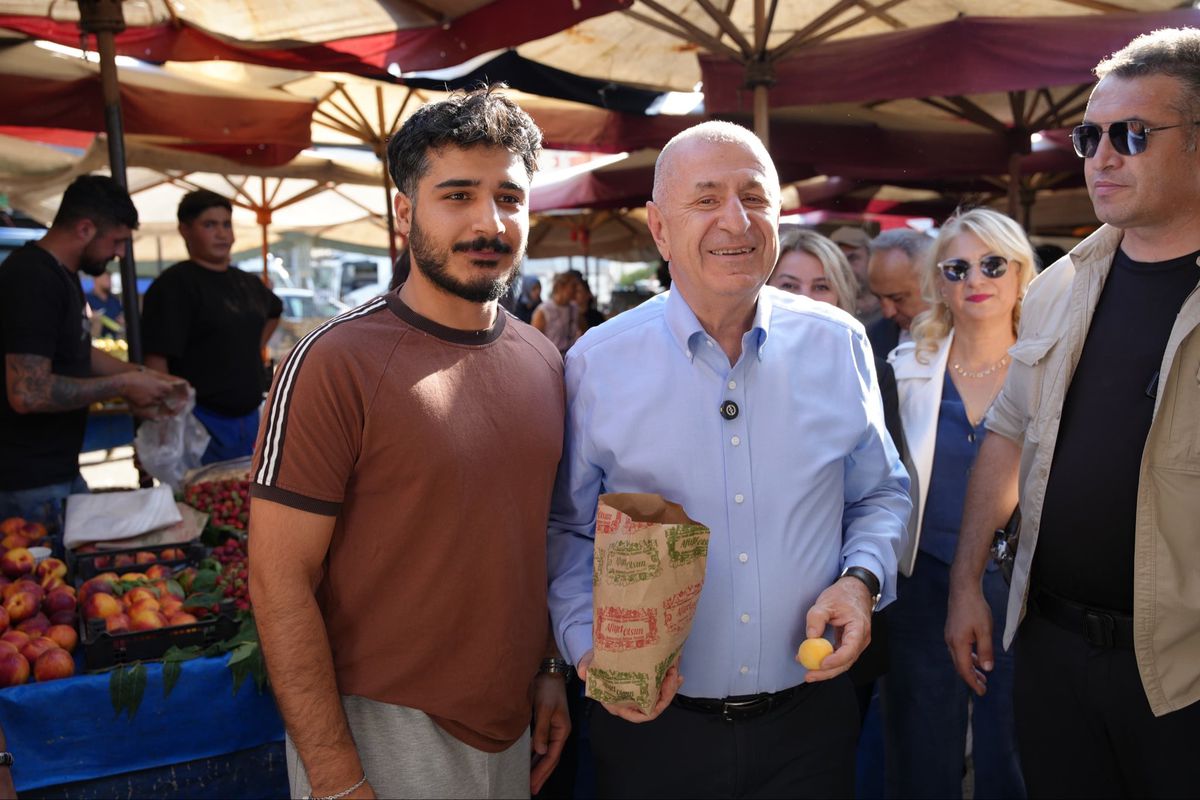 Özdağ Sincan'da Pazar Yerinde Esnafı Dinledi