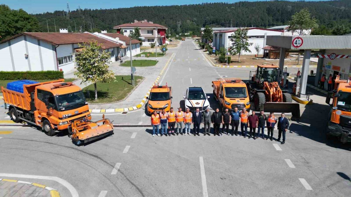 Vali Makas, Kaynaşlı'da Karayolu Çalışmalarını Yerinde İnceledi