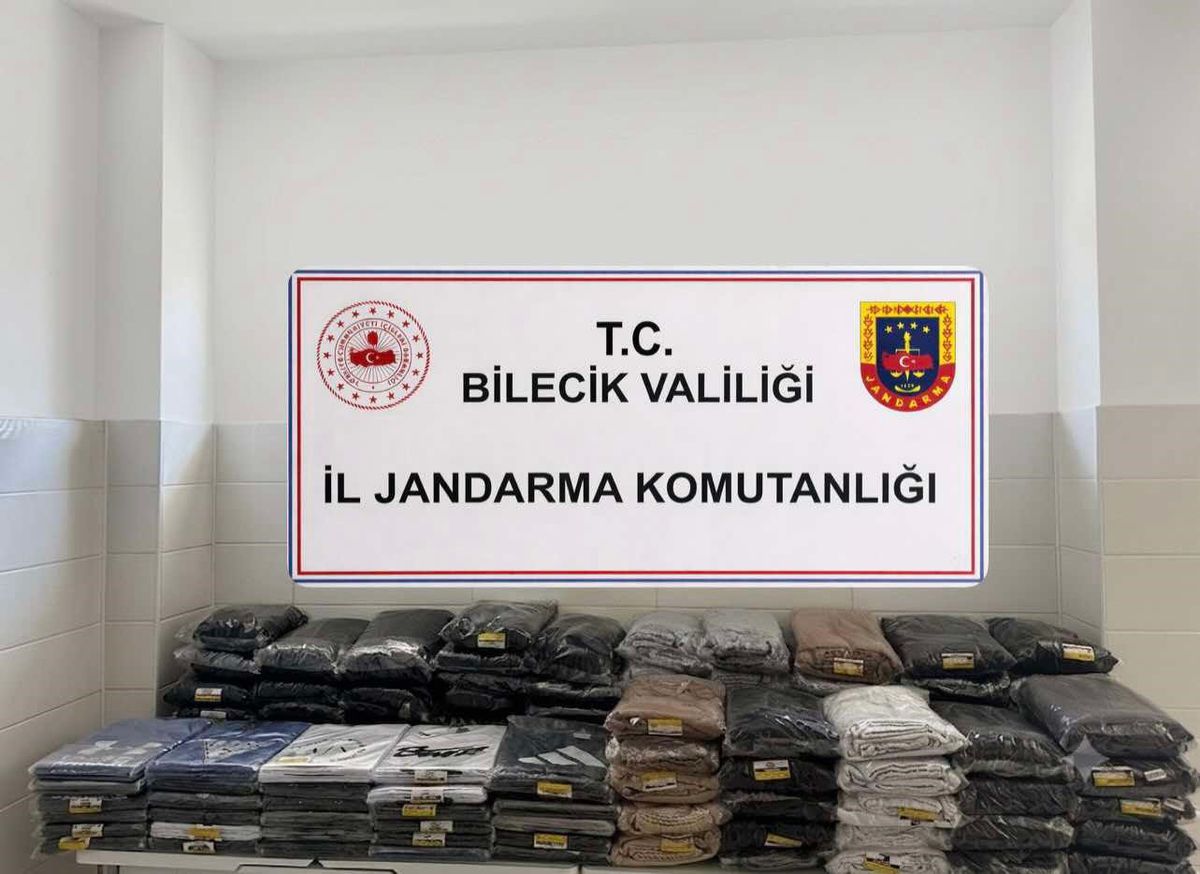 Bilecik'te otobüste 750 bin liralık kaçak giyim ele geçirildi