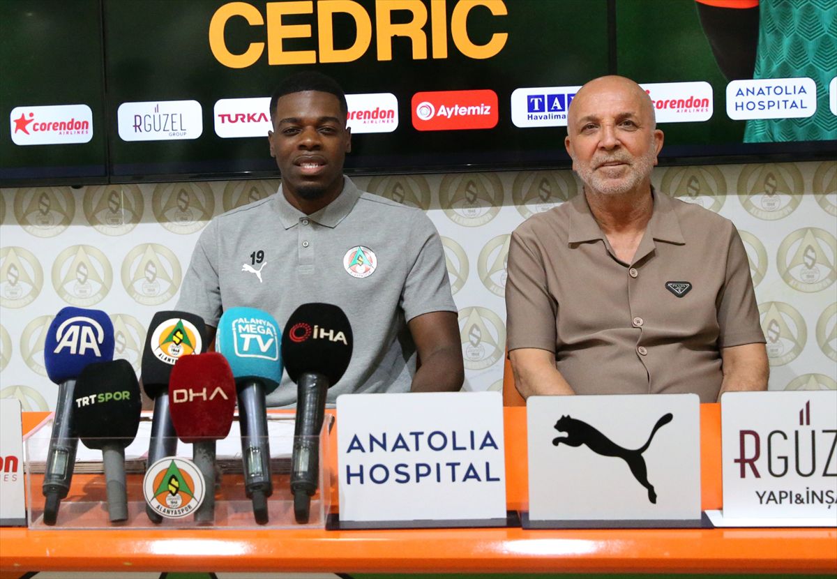 Alanyaspor, Kamerunlu golcü Cedric'i kadrosuna kattı