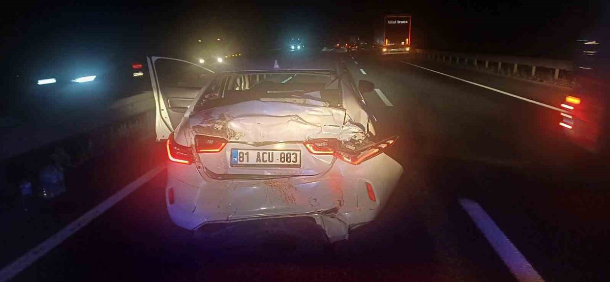 Bilecik'te Alkollü Tır Şoförü Otomobile Çarptı: 3 Yaralı