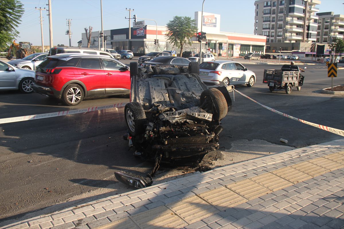 Serik'te Takla Atan Otomobilde 2 Yaralı