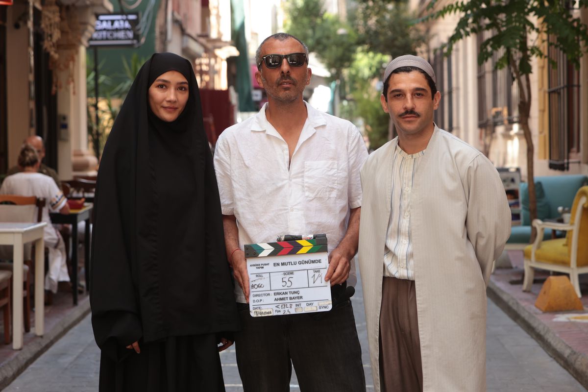 Aybüke Pusat 'En Mutlu Günümde' ile Farklı Bir Karakterde ve İlk Kez Yapımcı