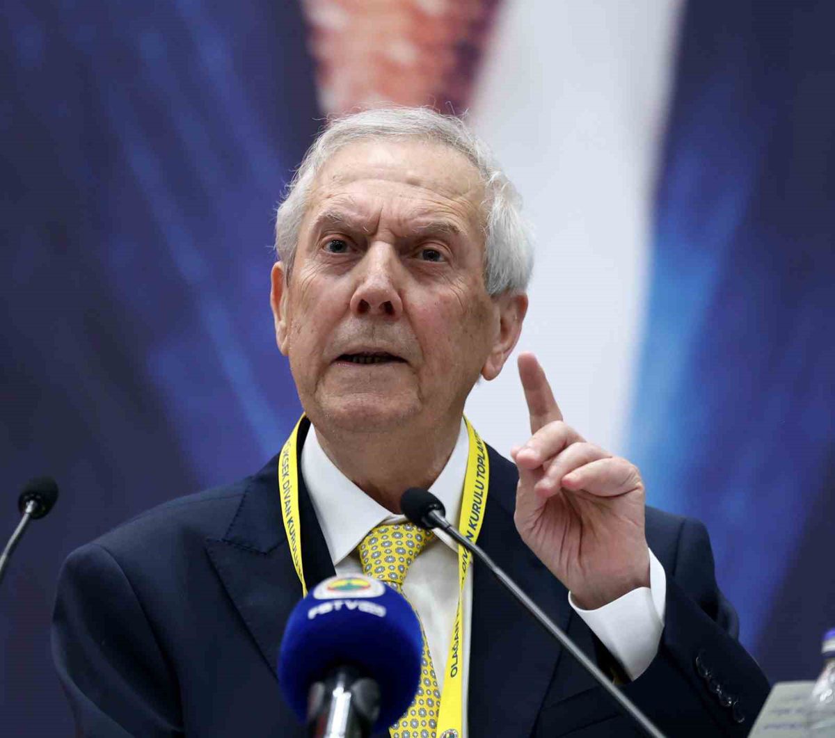 Aziz Yıldırım’dan Futbolculara Güven Ziyareti