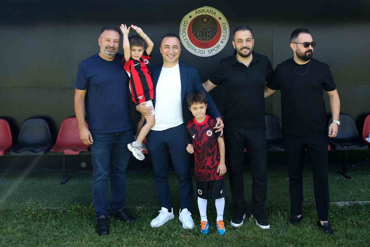 Gençlerbirliği'nden minik Göktuğ'a forma hediyesi
