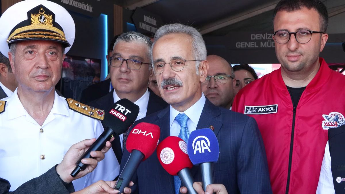 Uraloğlu: Türk Donanması'nın Mavi Vatan'daki Caydırıcılığı Dünyada Büyük Yankı Uyandırıyor