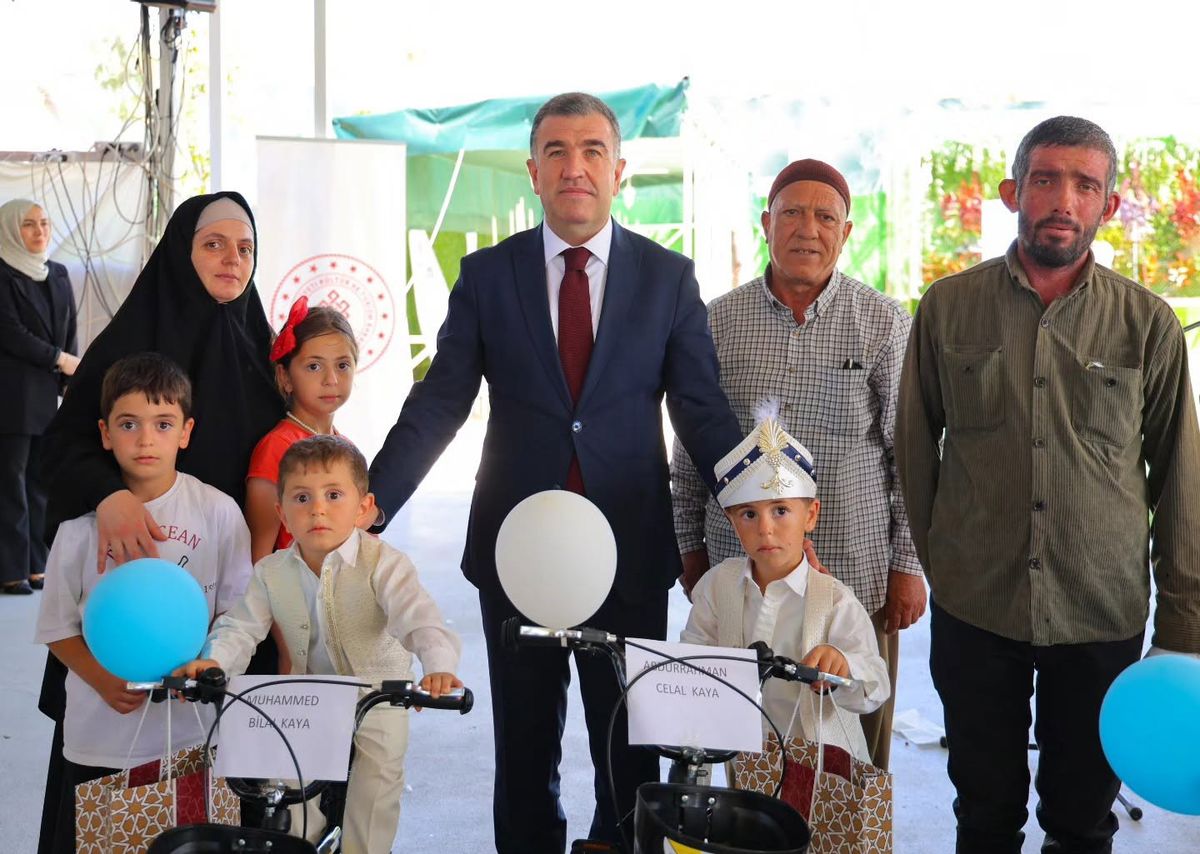 Bayburt'ta II. Bayezid Vakfı Sünnet Şöleni Coşkusu
