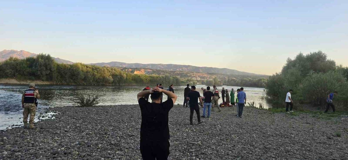 Murat Nehri'nde Akıntıya Kapılan Genç Kayboldu