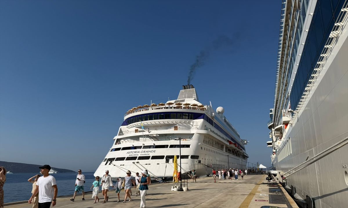 Bodrum'a 2 kruvaziyer, 1144 turist
