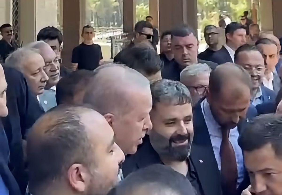 Erdoğan, Marmaris'te Cuma Namazı Kıldı, Vatandaşlarla Buluştu