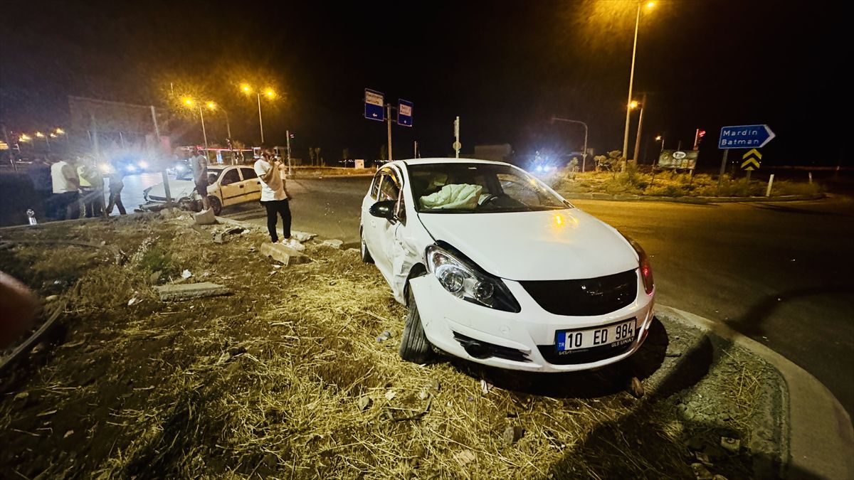 Diyarbakır'da İki Otomobil Çarpıştı: 7 Yaralı