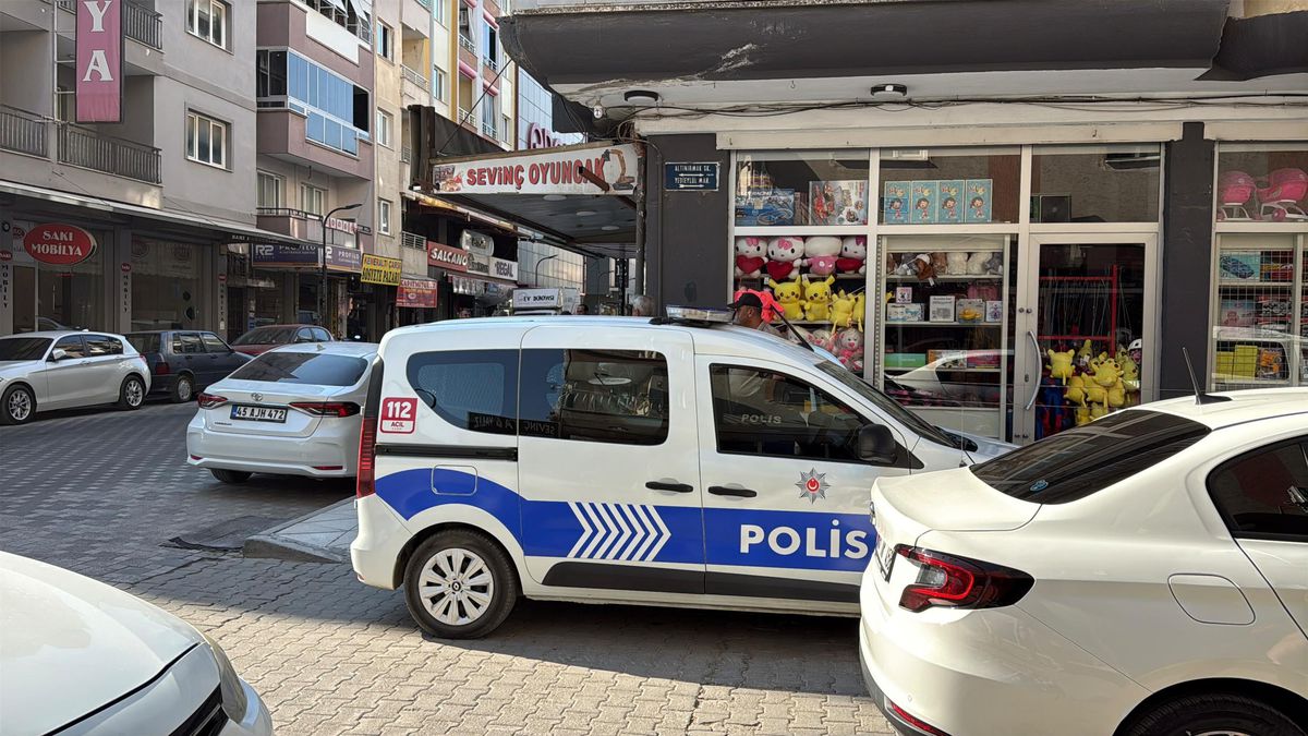 Turgutlu'da Eşini Boğmaya Çalıştı: Gözaltına Alındı