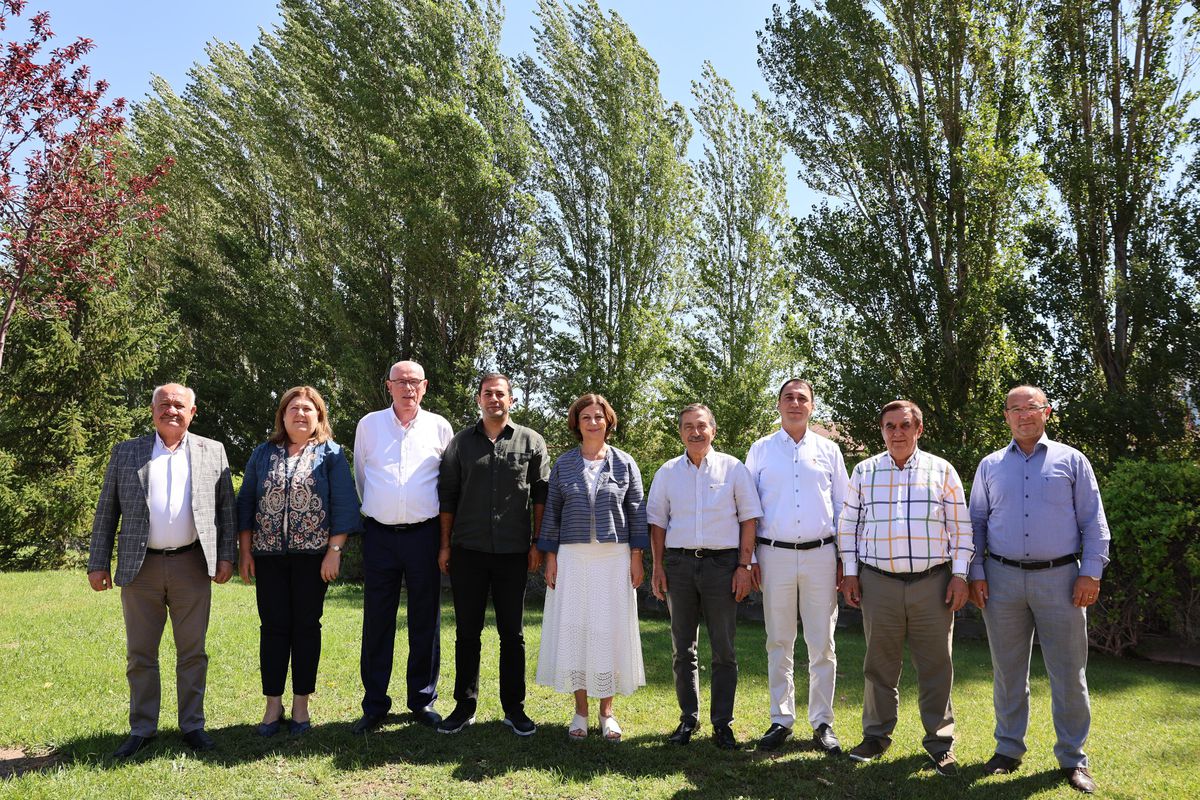 Eskişehir'de 8 CHP'li Başkan Yeni Parti'ye Geçti, Dökmeci CHP'de Kaldı