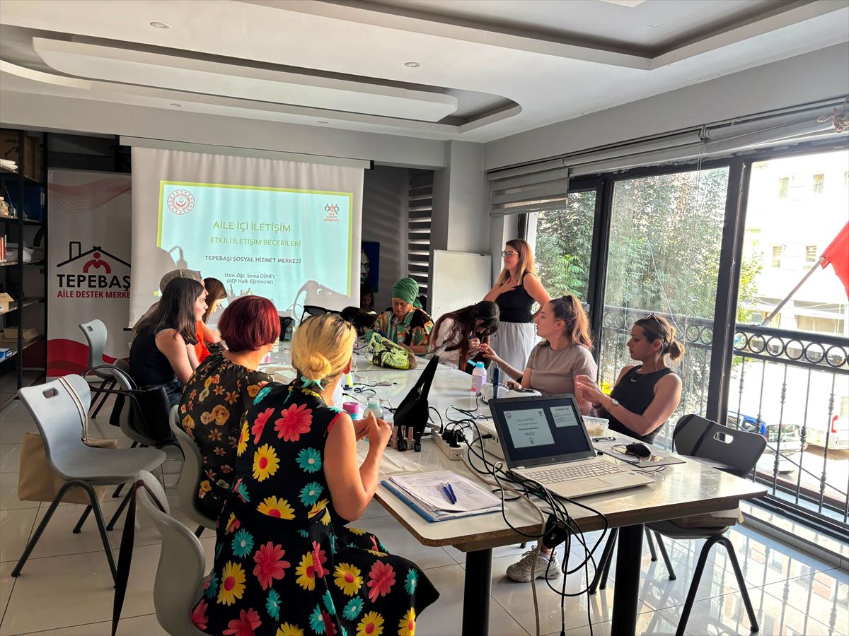 Eskişehir'de Aile Eğitim Programı kapsamında kursiyerlere eğitim verildi
