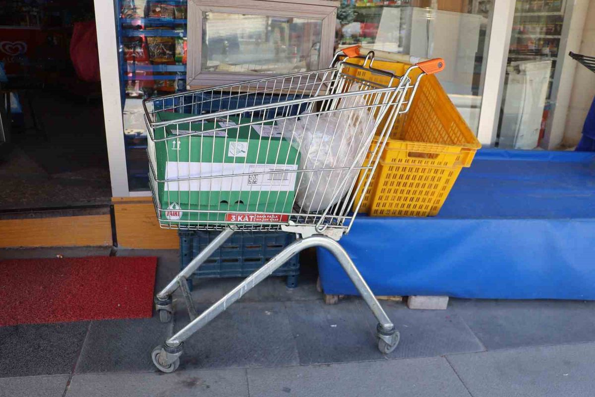 Sivas'ta kaybolan market arabası polis sayesinde bulundu