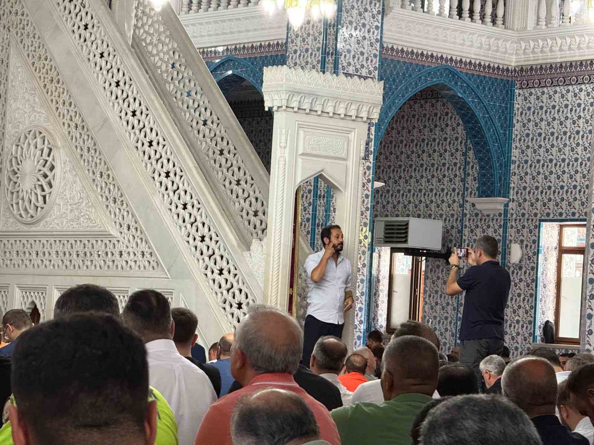 Iğdır'da Cuma Hutbesi İşaret Diliyle Eş Zamanlı Çevrildi