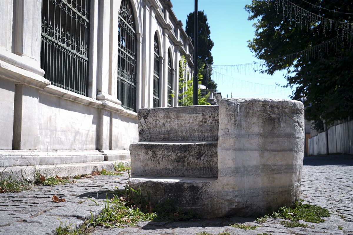 İstanbul'un Kaybolan Binek Taşları