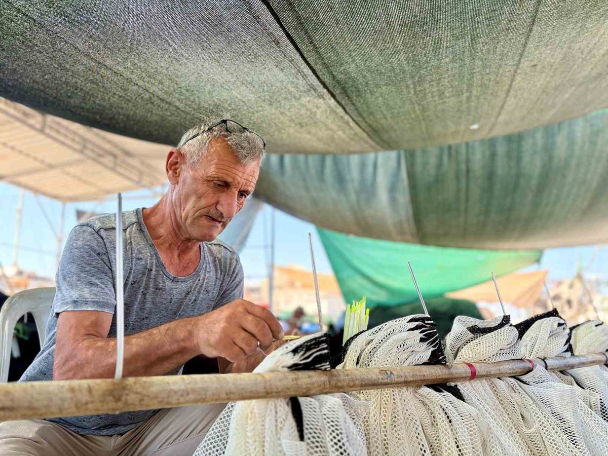 İzmir’de balıkçılar yeni av sezonu için gün sayıyor