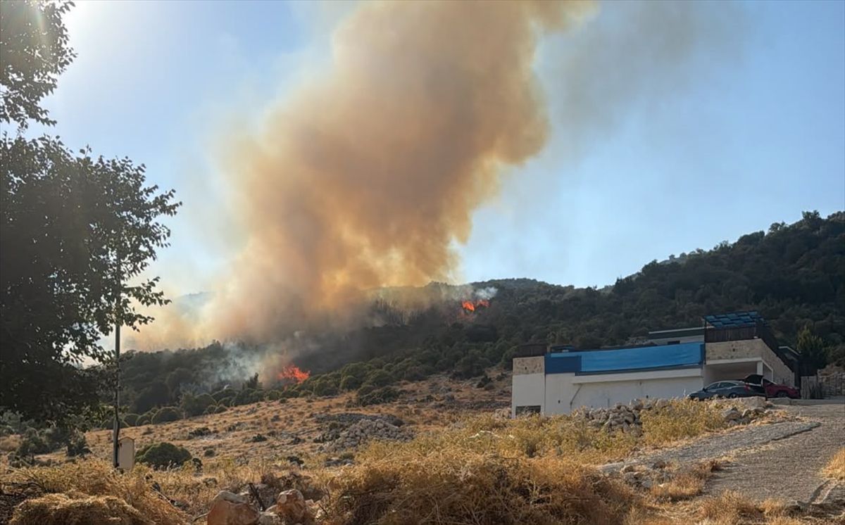 Kaş'ta Makilik Yangına Müdahale