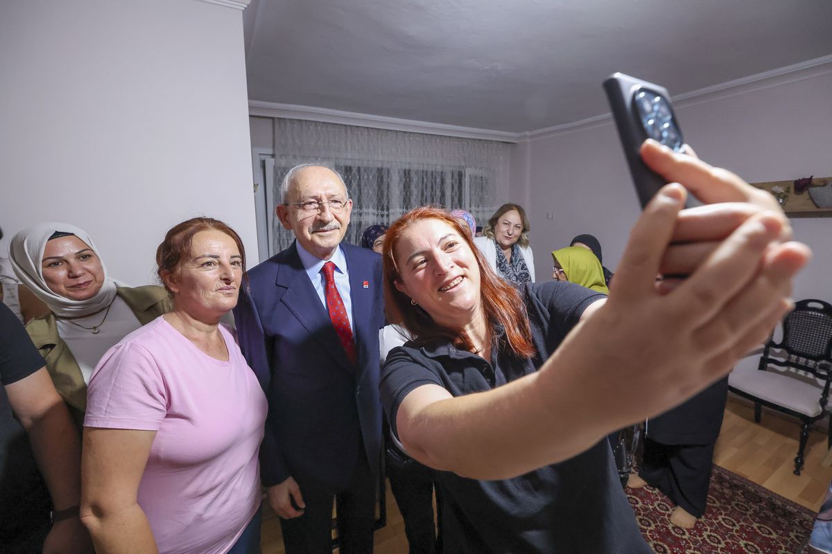 Kılıçdaroğlu, Sincan'da gündelik ev işlerinde çalışan kadınlarla buluştu