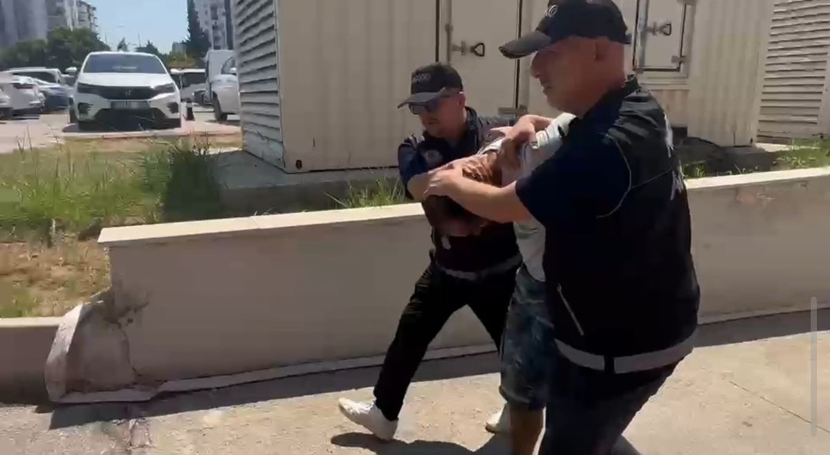 Kırmızı bültenle aranan uyuşturucu taciri Adana'da yakalandı