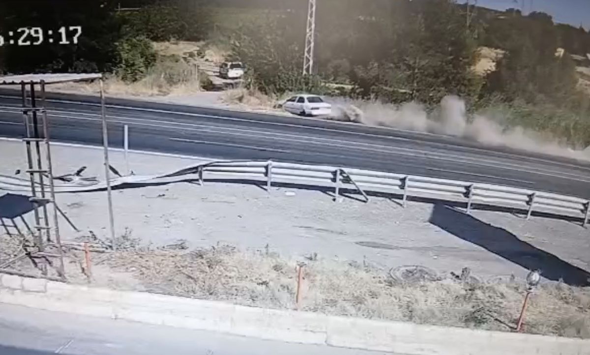 Adıyaman'da Otomobil Şarampole Devrildi: 2 Yaralı