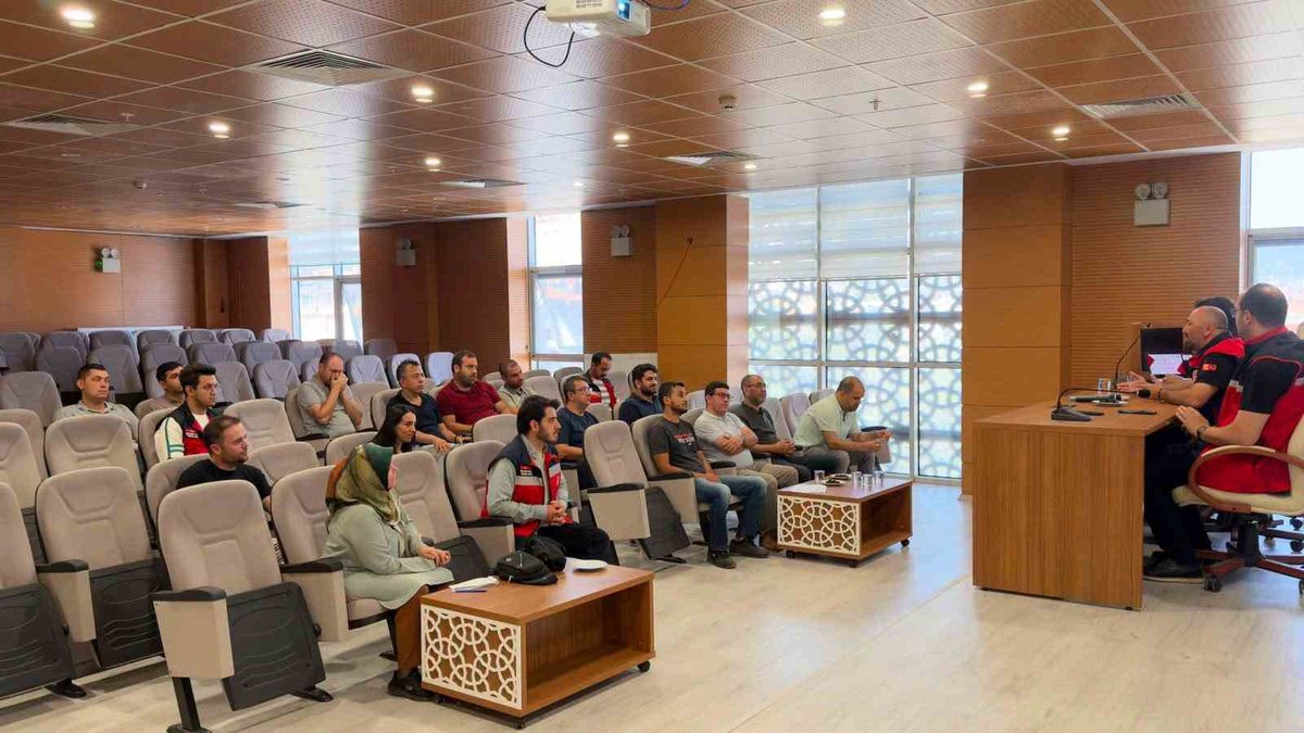 Kütahya’da kanatlı işletmelerinde biyogüvenlik eğitimi