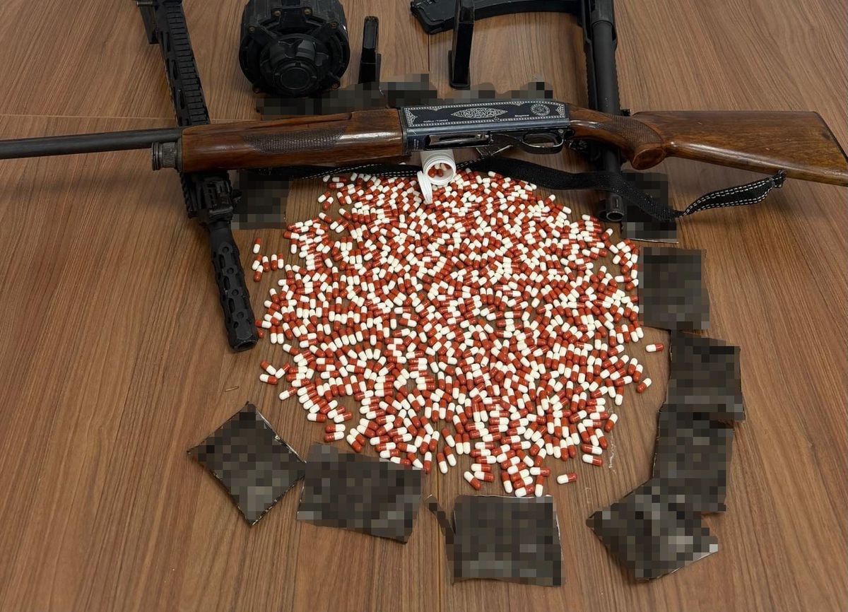Malatya'da torbacılara operasyon: 817 hap ve 3 tüfek ele geçirildi