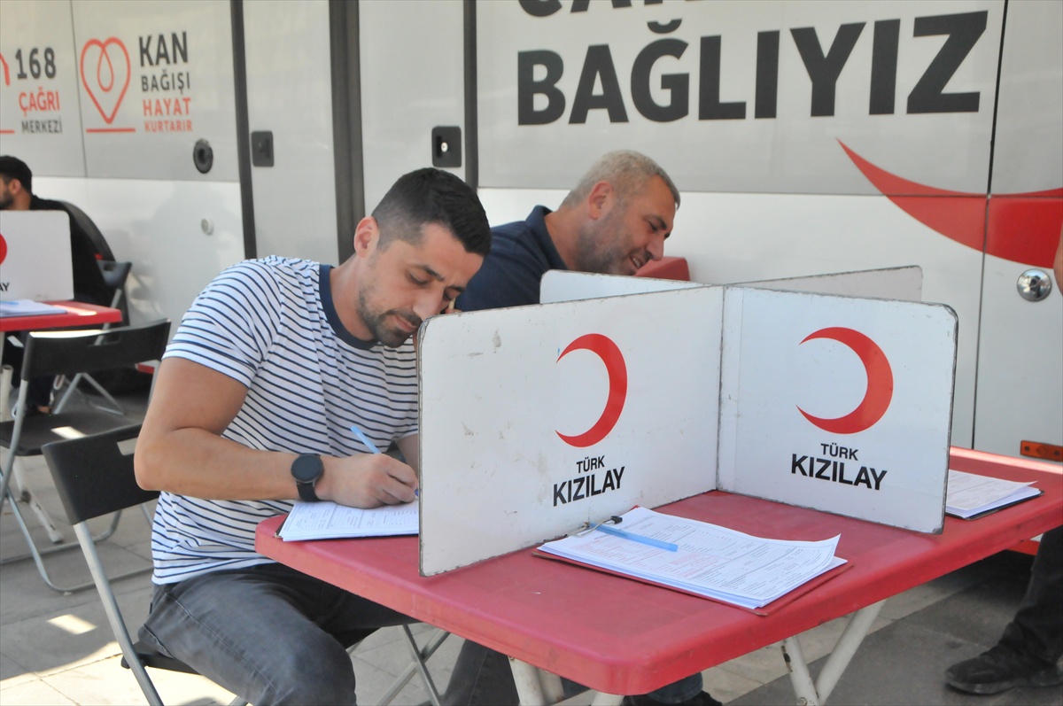 Manisa'da Kızılay Kan Bağışı Kampanyası