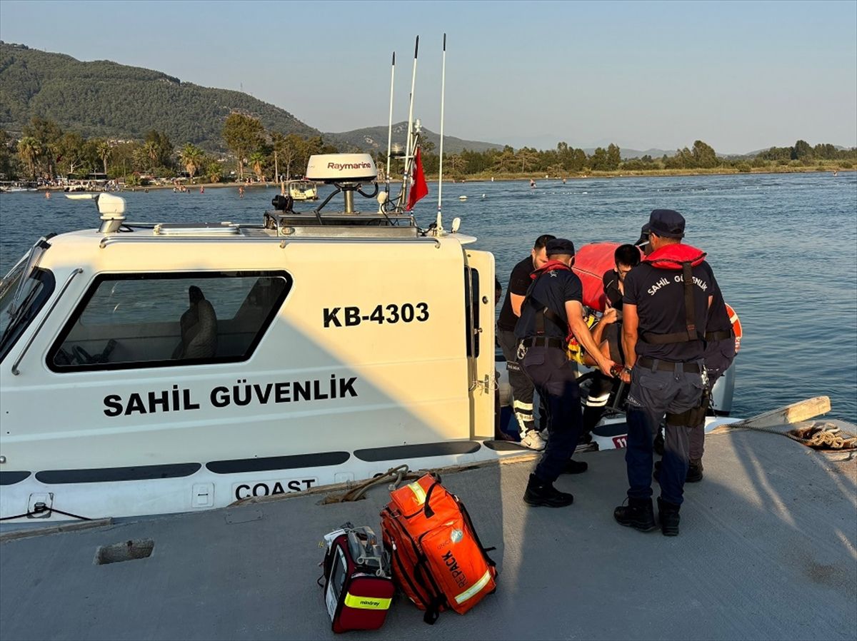 Marmaris'te kayalıktan düşen yaralı kurtarıldı