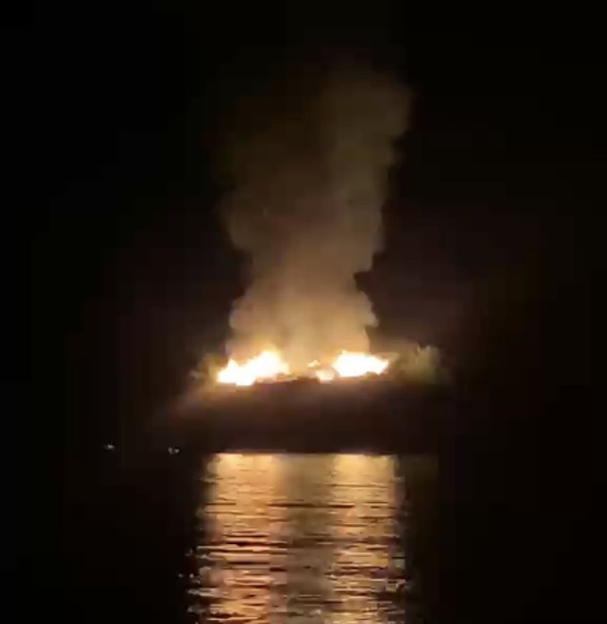 Marmaris'te Gece Orman Yangını: Ekipler Müdahale Ediyor
