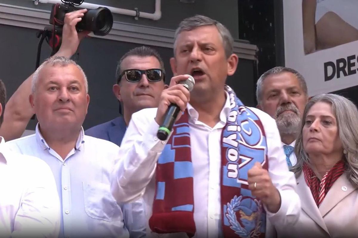 Özgür Özel'den siyaset tarihine geçecek bir gaf daha!