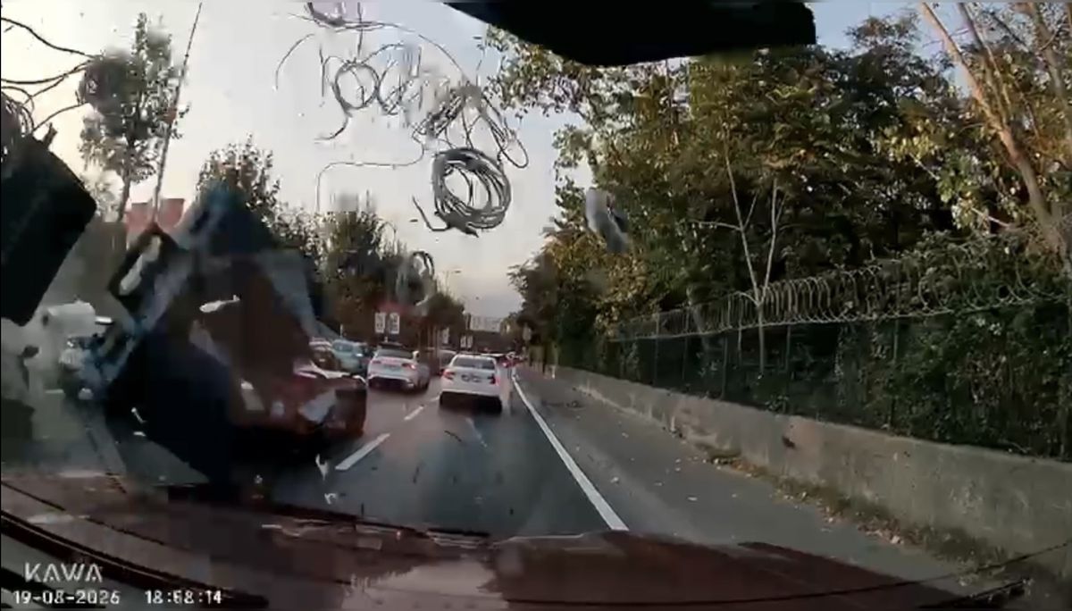 Sarıyer’de 4 otomobilin karıştığı kaza kamerada; araç havalanıp karşı yöne savruldu