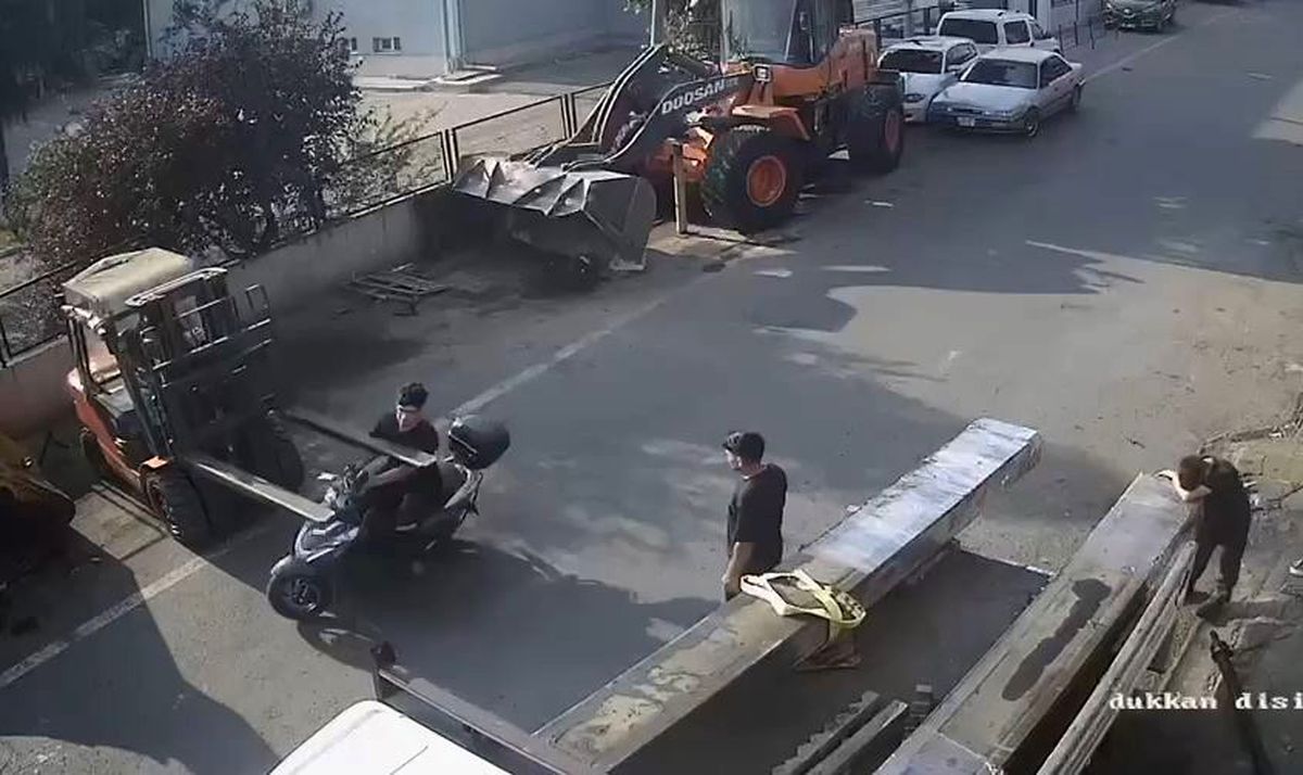 Tekirdağ'da Motosikletli Forkliftin Demir Ayağına Çarptı: Kaza Kamerada