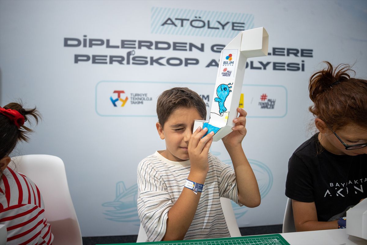 TEKNOFEST Mavi Vatan'da Çocuklar Bilim Atölyelerinde