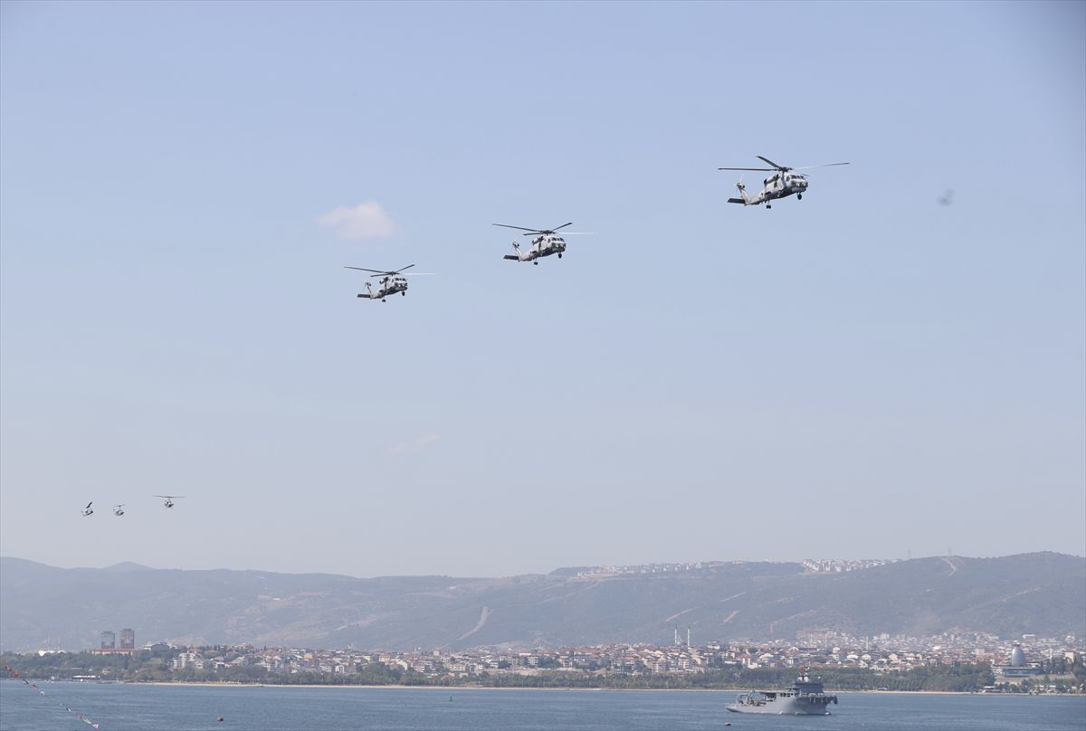 TEKNOFEST Mavi Vatan'da Hava Gösterileri Renkli Anlara Sahne Oldu