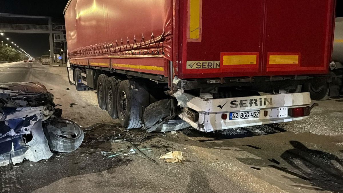 Eskişehir'de TIR'a Çarpan Otomobil Hurdaya Döndü: 1 Yaralı