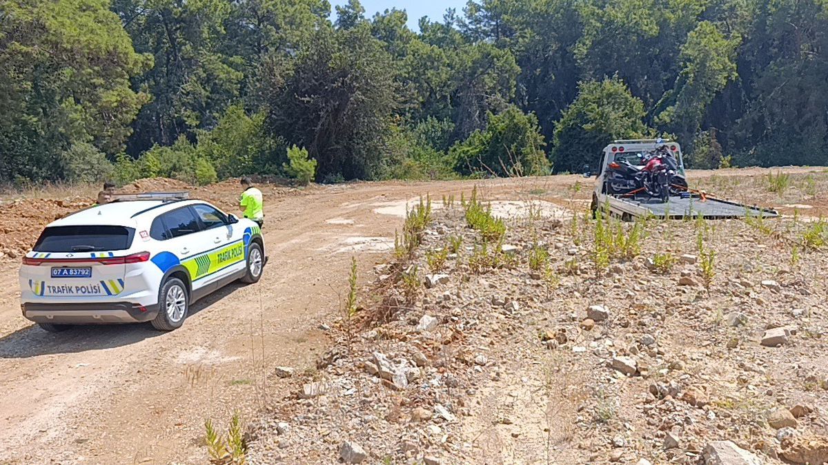 Manavgat'ta Kasksız Sürücü Motosikleti Ormana Bırakıp Kaçtı: 48 Bin 500 TL Ceza