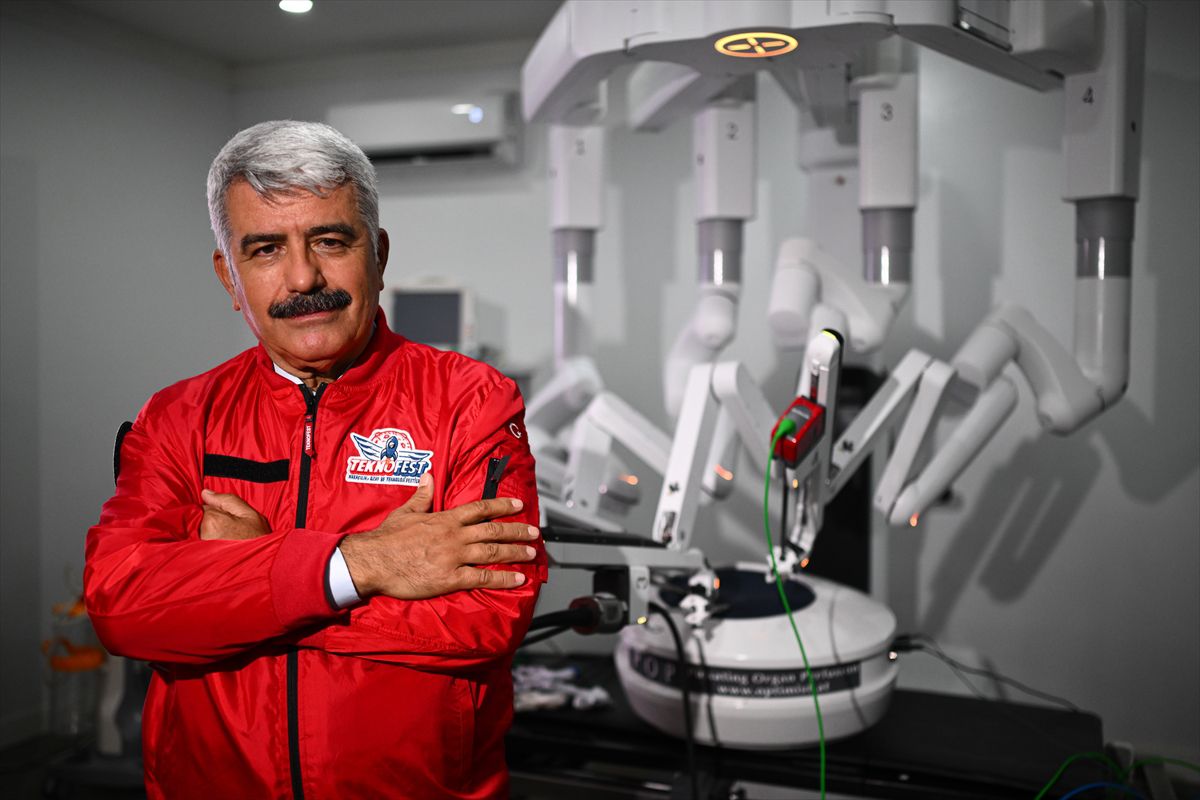TCG Anadolu'da 5G ile robotik cerrahide dünyada bir ilk